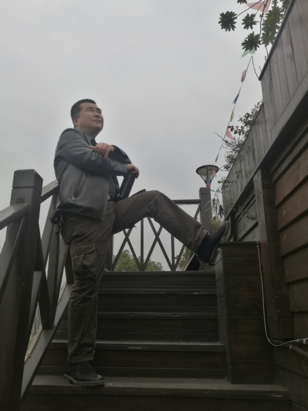 孤单背影的第一张照片--政和相亲网