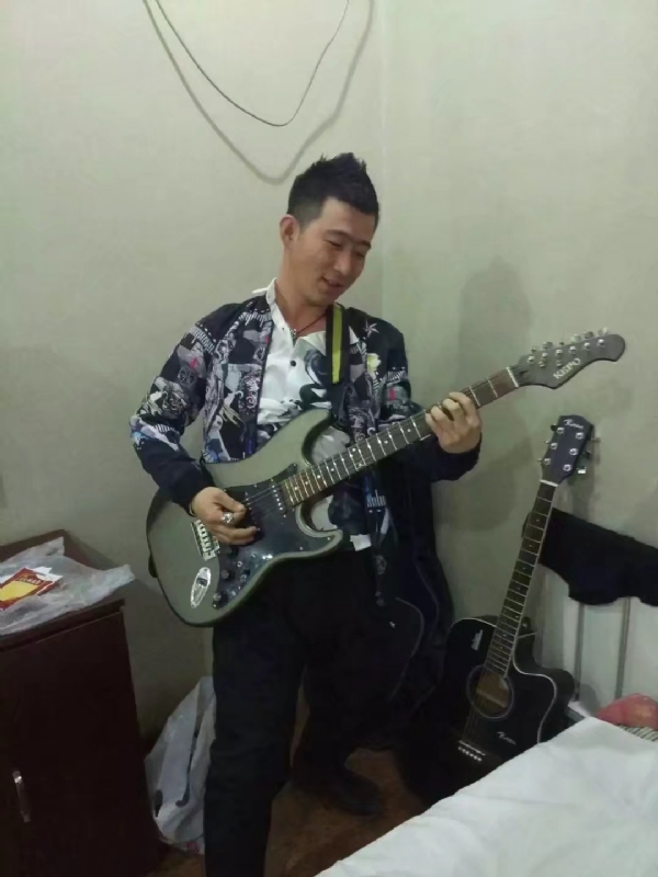 小吉他的第一张照片--政和相亲网