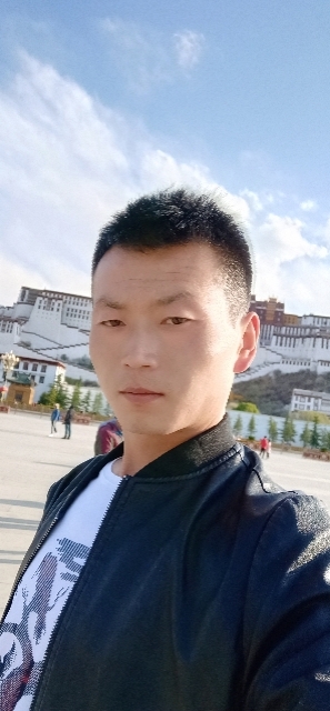 阳光下的小草的第一张照片--政和相亲网