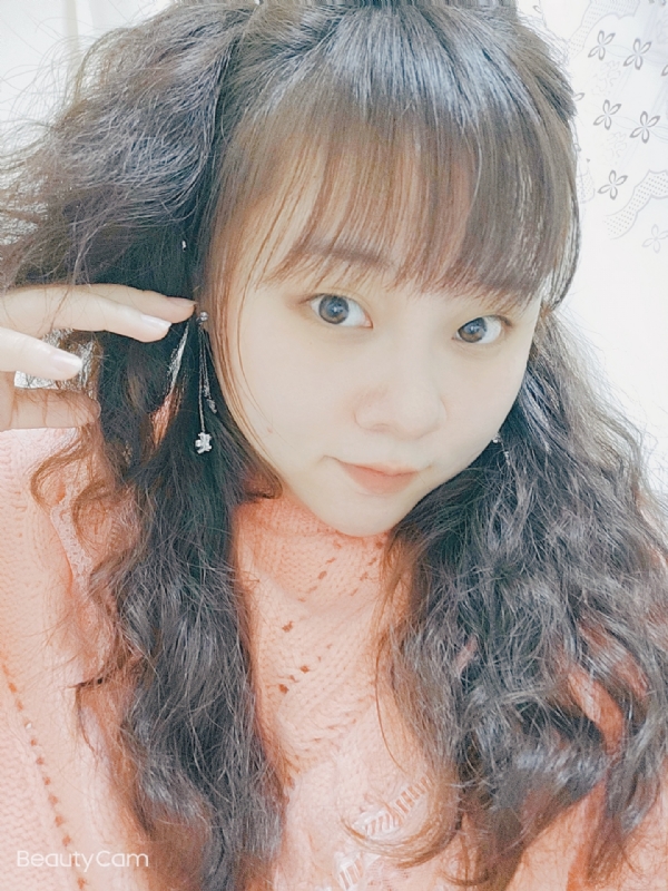 艾薇儿的第一张照片--政和相亲网