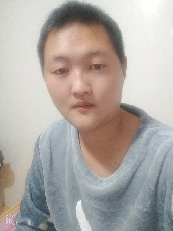 烟圈里透着伤的第一张照片--政和相亲网