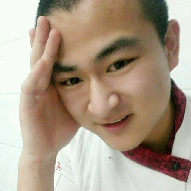 人潮拥挤的第一张照片--政和相亲网